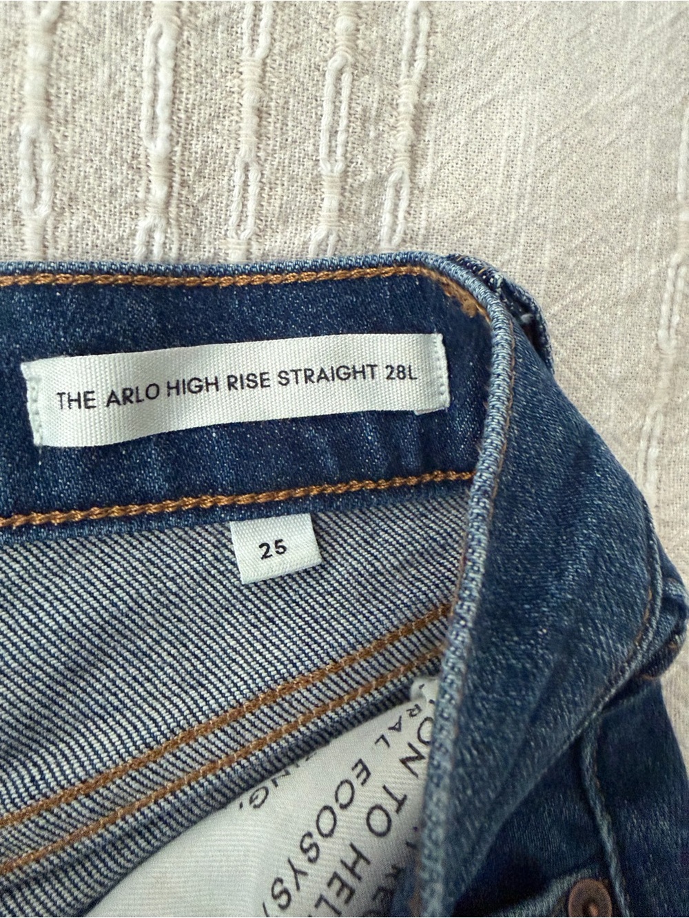Denim Forum Women's High-Rise straight Leg Jeans - Medium Blue
Inseam 28/29 - Picture 5 of 9